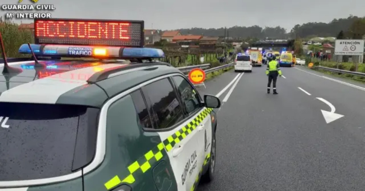 Foto de archivo de un coche de la Guardia Civil desplazado al lugar de un accidente.