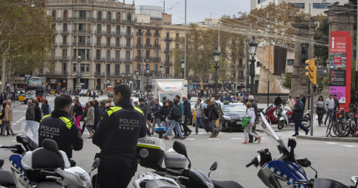 Hombre fallece tras una pelea en plaza Catalunya