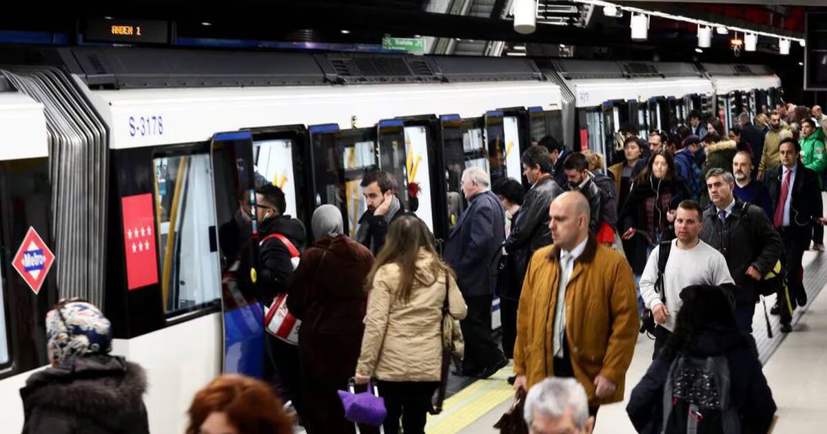 Viajeros en la estación de metro de Moncloa, el 29 de septiembre de 2019.