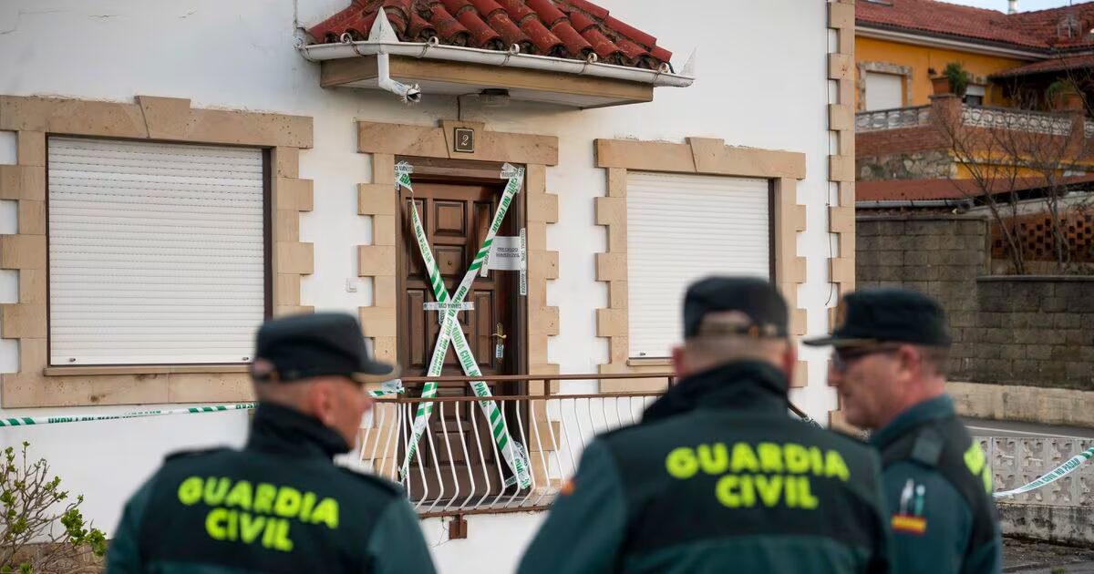 La casa donde vivían madre e hijo en la localidad cántabra de Hinojedo, en el municipio de Suances.