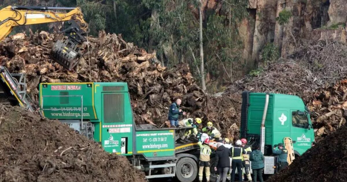 un trabajador de un aserradero había quedado atrapado en una máquina de procesar madera
