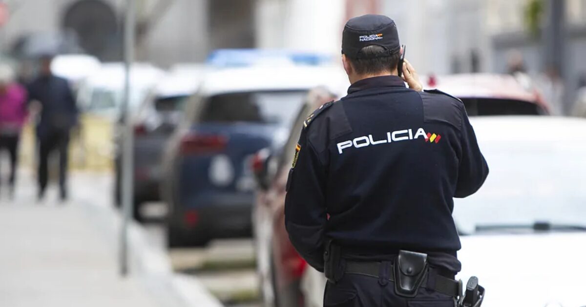Un agente de la Policía Nacional.
