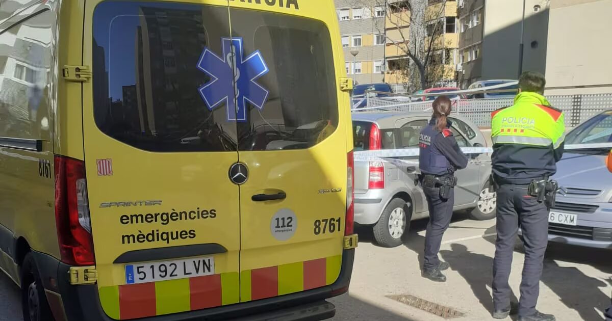 Los servicios de emergencias y los Mossos d'Esquadra, en una imagen de archivo.