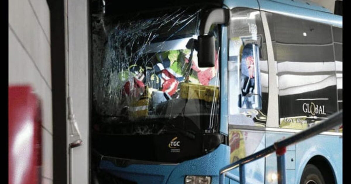Atropello múltiple en Las Palmas: varios heridos, dos de ellos graves, tras ser arrollados por un autobús