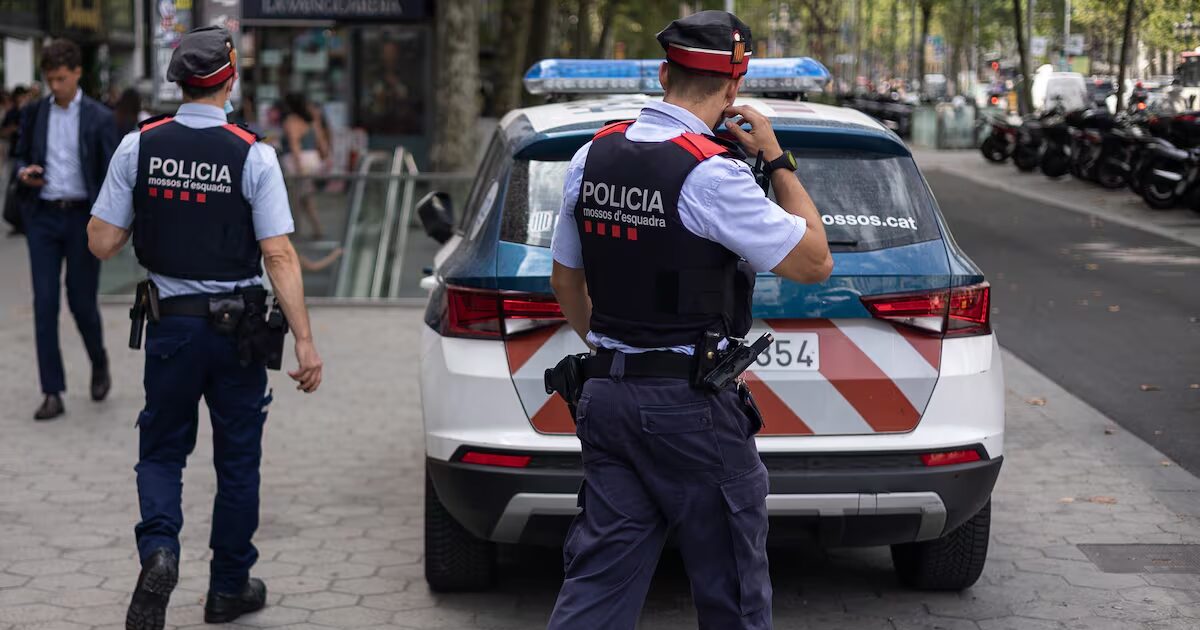 Dos agentes de los Mossos d Esquadra, en una imagen de archivo.