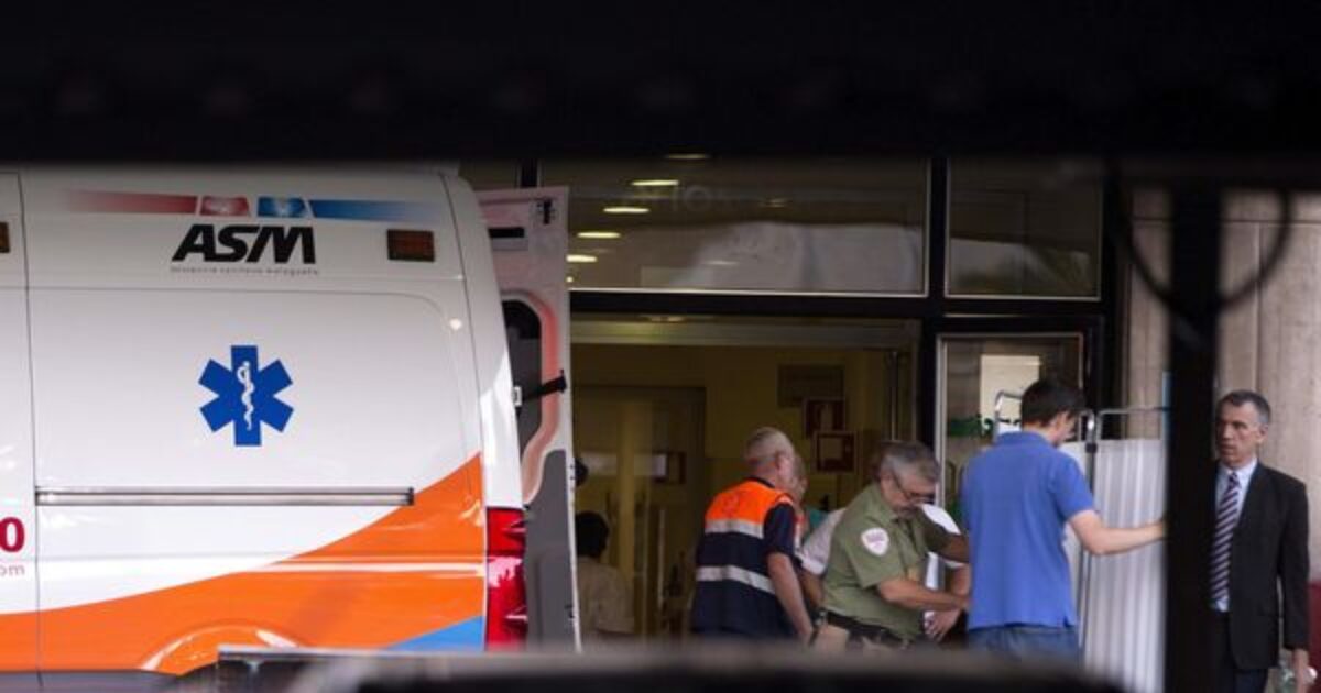 Imagen de archivo de una ambulancia en Málaga.
