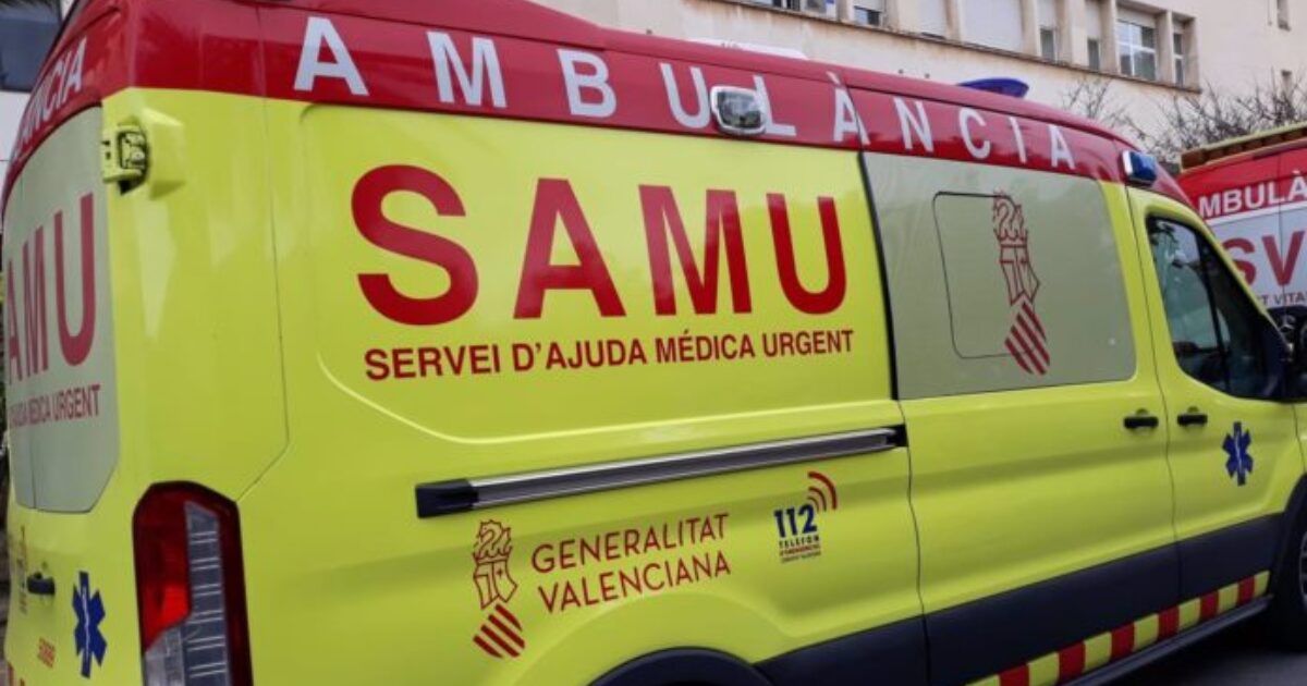 Imagen de archivo de una ambulancia del SAMU en Alicante