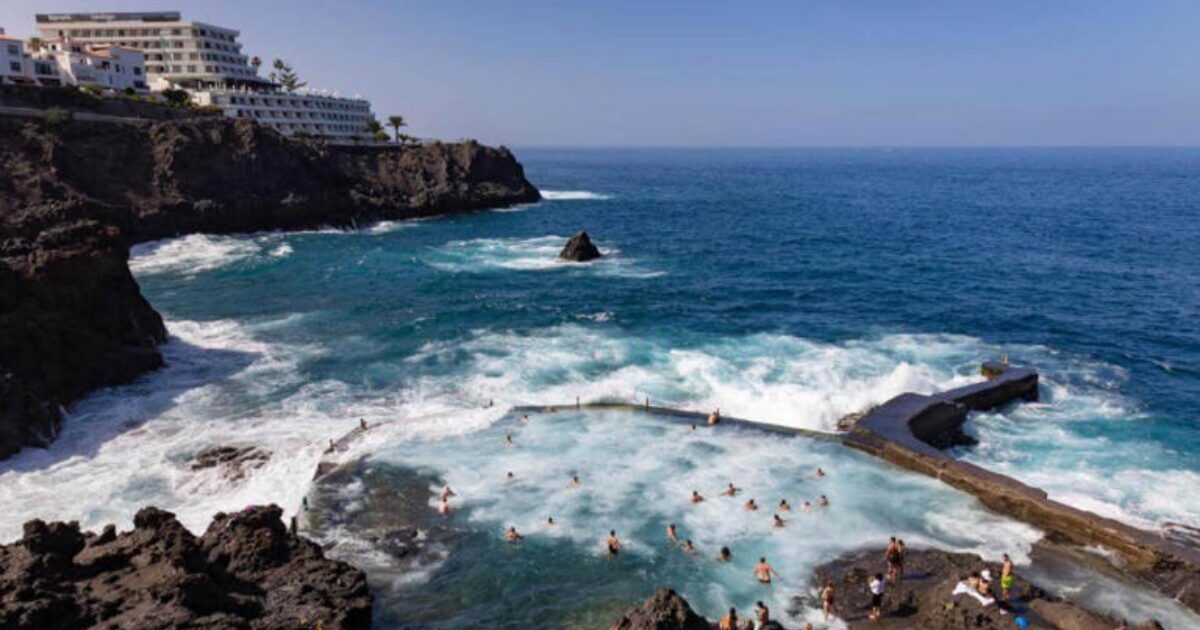 Muere un hombre tras ser arrastrado por una ola en una piscina natural de Tenerife