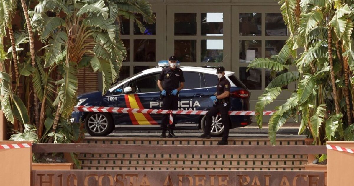 Agentes de la Policía Nacional en Tenerife en imagen de archivo. (EFE/Ramón de la Rocha)