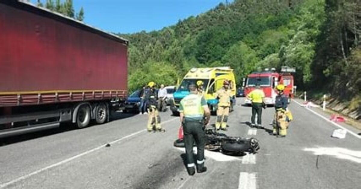 Un hombre muere al chocar la bici que conducía con un camión en la A-30