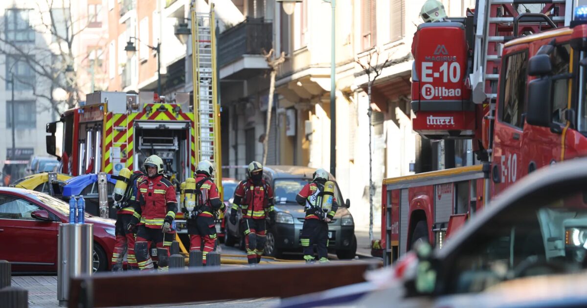Fallece una mujer de 73 años en el incendio de una vivienda de la calle Labayru de Bilbao