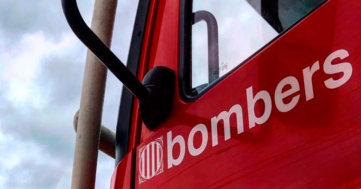 Siete unidades de los Bombers de la Generalitat se desplazaron al lugar de los hechos
