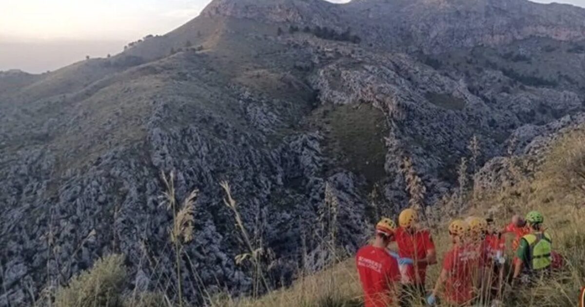 Efectivos de Bomberos de Mallorca, durante un rescate.